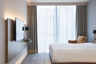 Отель Moxy Dublin City Дублин Номер с кроватью размера «king-size»-5